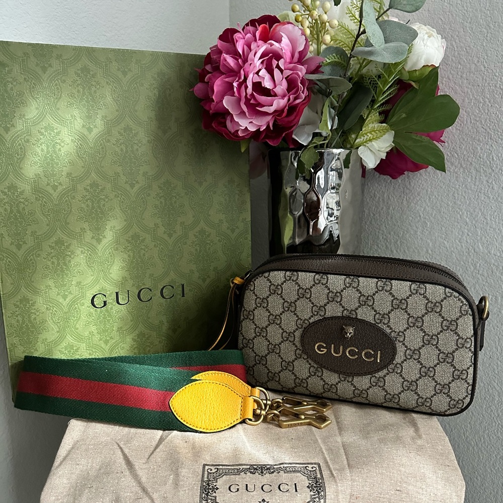 *SOLD* GUCCI VINTAGE GG SUPREME MESSENGER BAG